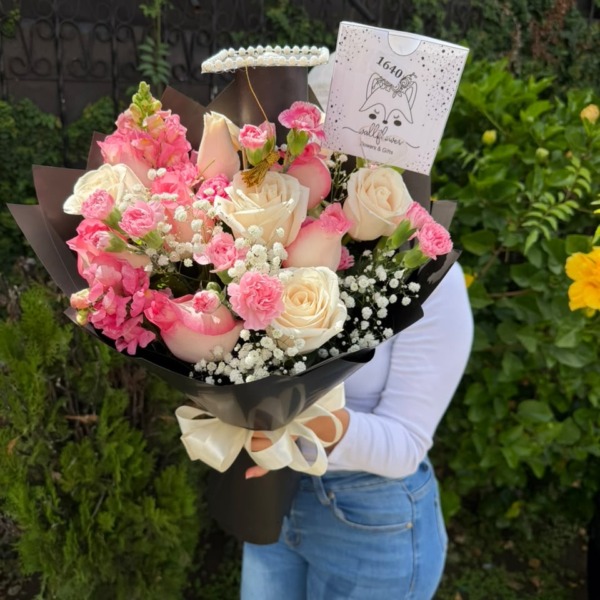 Tiara: arreglo floral — Wallflower Guatemala