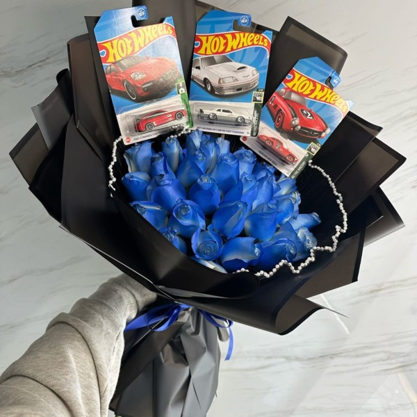 Blue cosmo: arreglo floral — Wallflower Guatemala