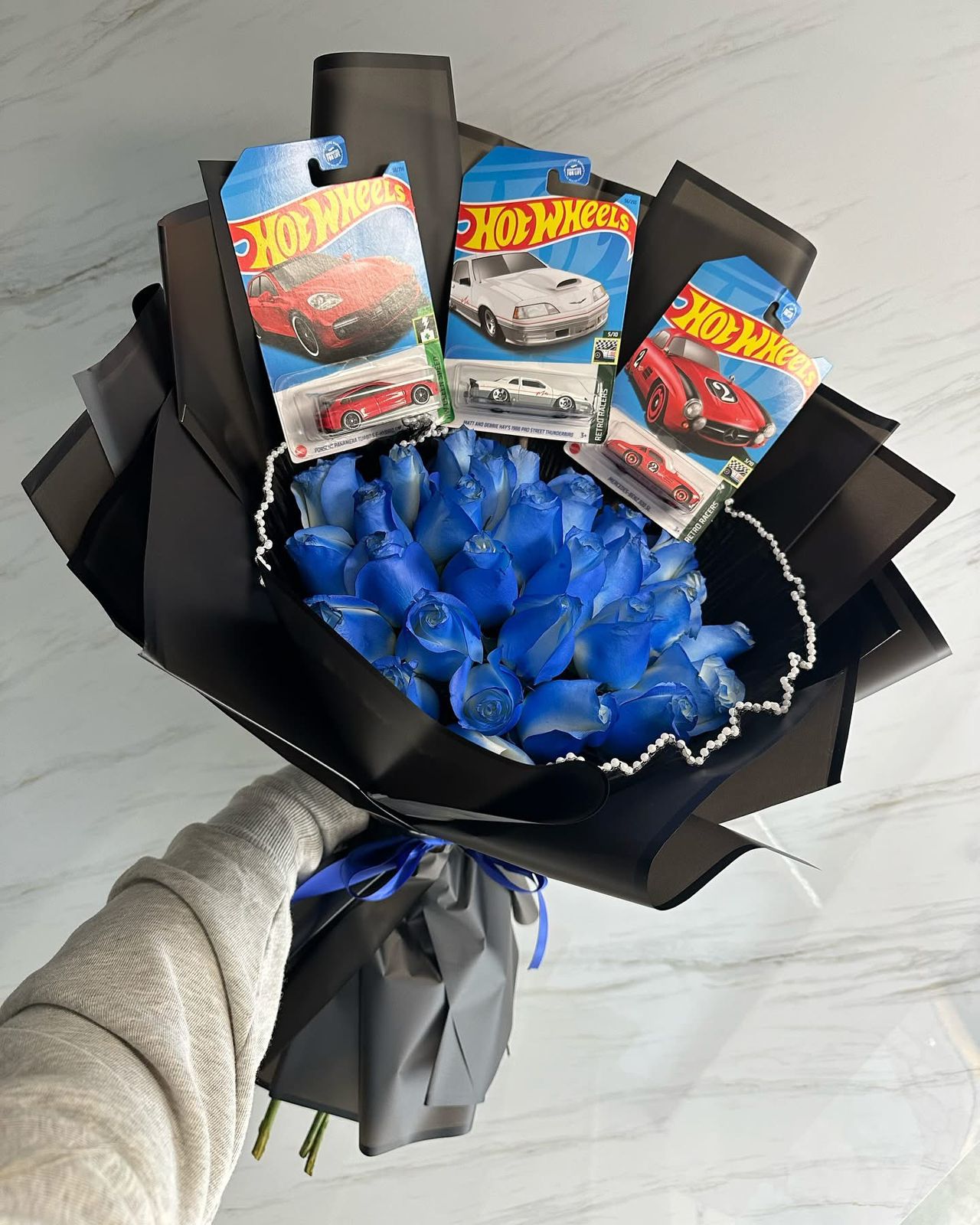 Blue cosmo: arreglo floral — Wallflower Guatemala