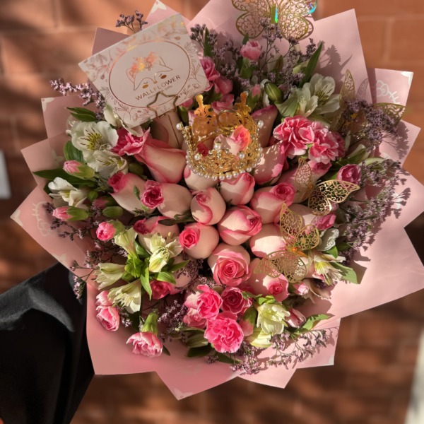 Pink bless: arreglo floral con rosas — Wallflower Guatemala