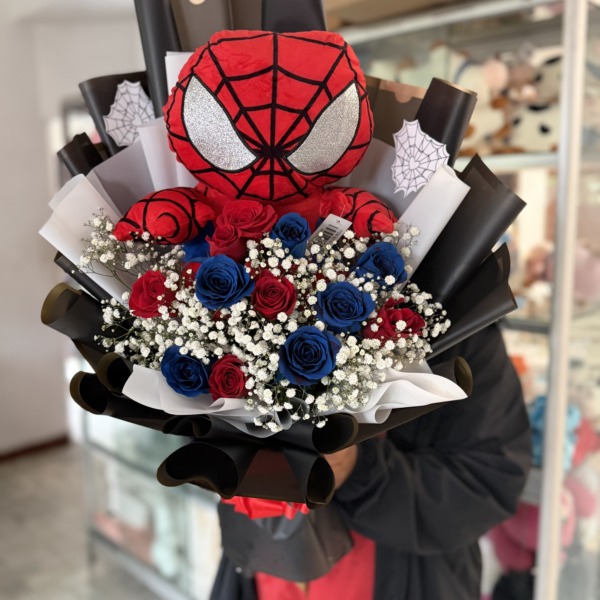 Spiderman: arreglo floral con rosas — Wallflower Guatemala