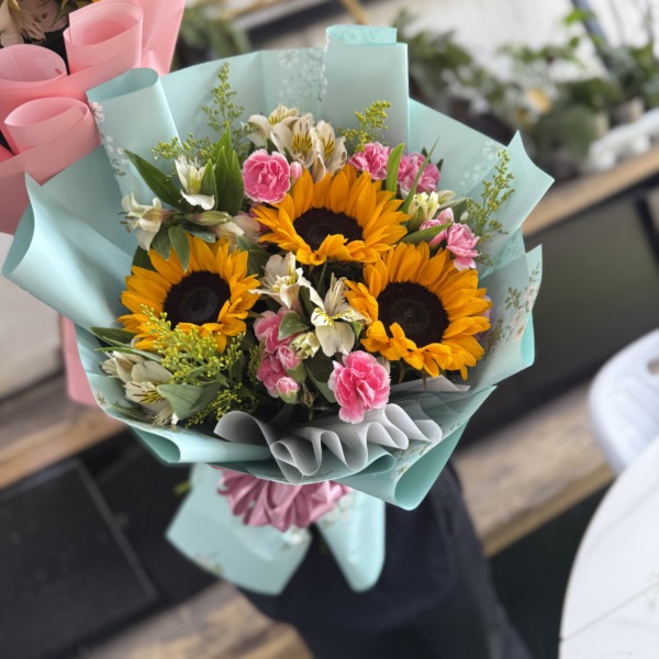 Sunkissed: arreglo floral con girasoles — Wallflower Guatemala