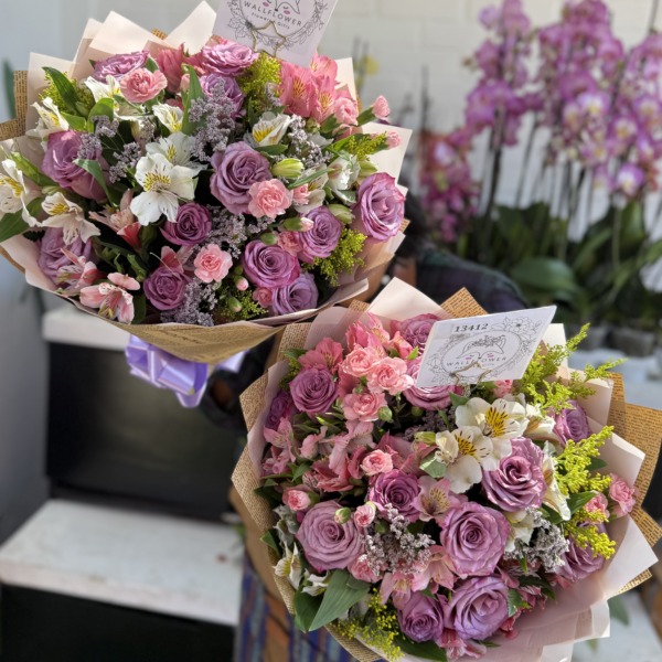 Love spell: arreglo floral con rosas — Wallflower Guatemala