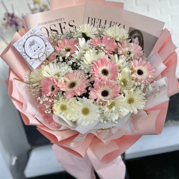 Ternura: arreglo floral con gerberas — Wallflower Guatemala