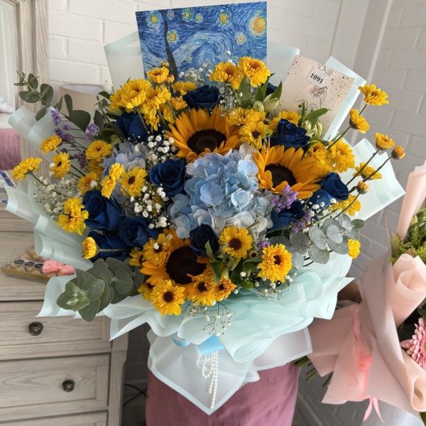 Van gogh bouquet: arreglo floral con rosas y girasoles — Wallflower Guatemala