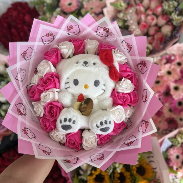 Rosse’s Kitty: arreglo floral con rosas — Wallflower Guatemala