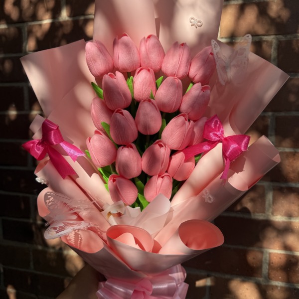 Tulipanes artificiales: arreglo floral con tulipanes — Wallflower Guatemala
