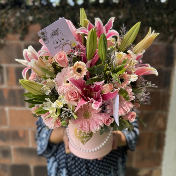 Giardino lilies: arreglo floral con lirios — Wallflower Guatemala