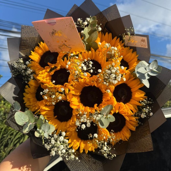 Sunset lovely: arreglo floral con girasoles y baby breath — Wallflower Guatemala